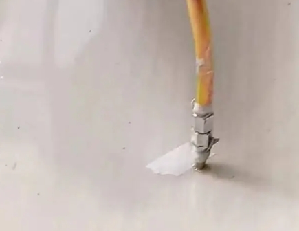 柳河瓷砖空鼓维修公司专业解答在瓷砖铺贴过程中，如果使用的砂料过粗（如全部使用了粗砂），可能会导致以下问题